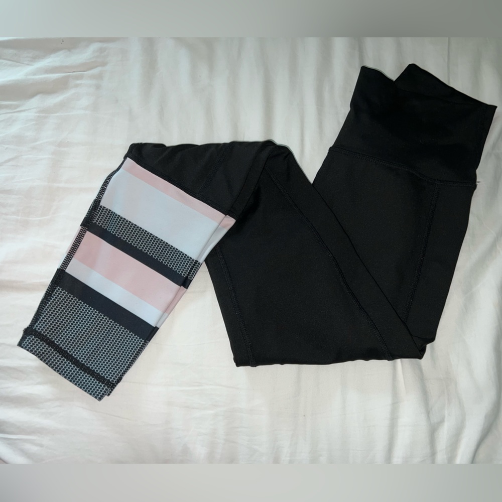 White Fox x Sarah’s Day legging, size xs/s, black w/ white+pink design at ankles
